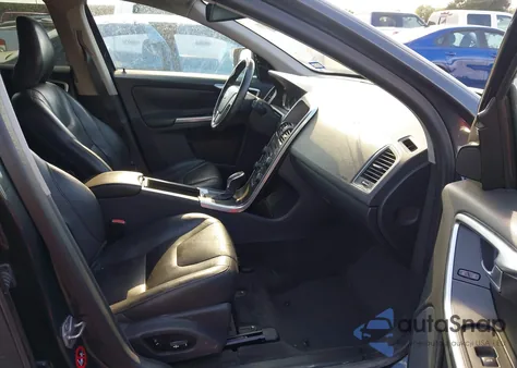 2015 Volvo Xc60 T5 Premier Plus z USA, uszkodzony, nr VIN YV440MDC2F2581332